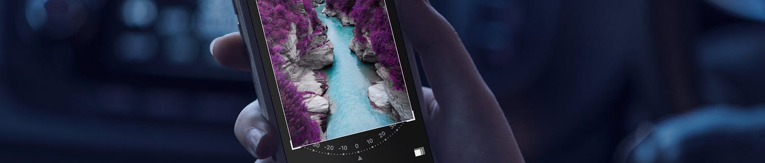 En person arbejder med Apple Fotos på sin iPhone